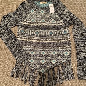 Hollister tassel sweater//NWT small snag see photo
